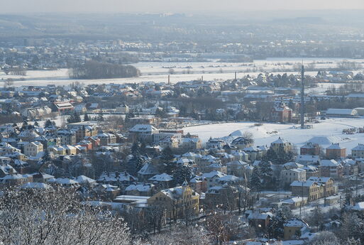 Blick auf Cossebaude vom Bismarck-Denkmal auf der Herrenkuppe