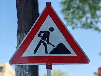 Schild-Achtung-Baustelle