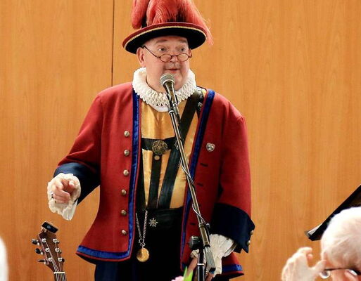 Gästeführer Matthias Schanzenbach im Kostüm des Hofnarrs Fröhlich | Foto: © Jantje Ehlers